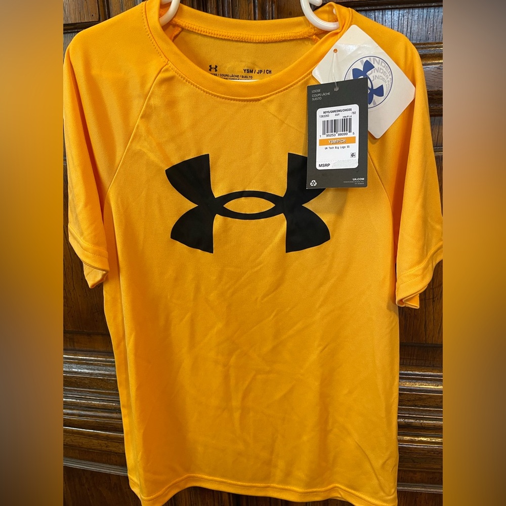 NWT under armour Youth small loose tshirt